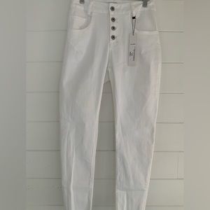 White Aviv Bevy Flogs…NWT